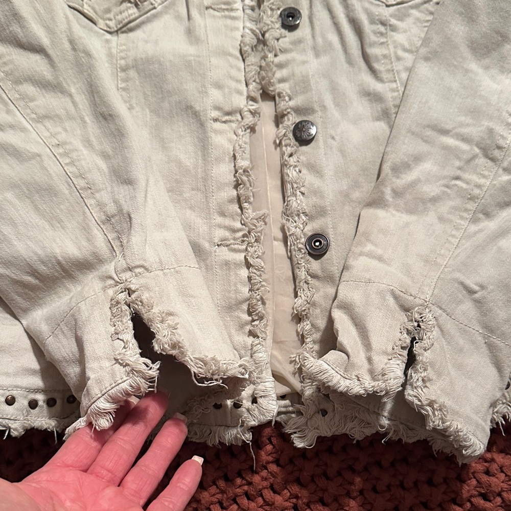 Montanaco Women's Cream Jean Jacket - Picture 4 of 9